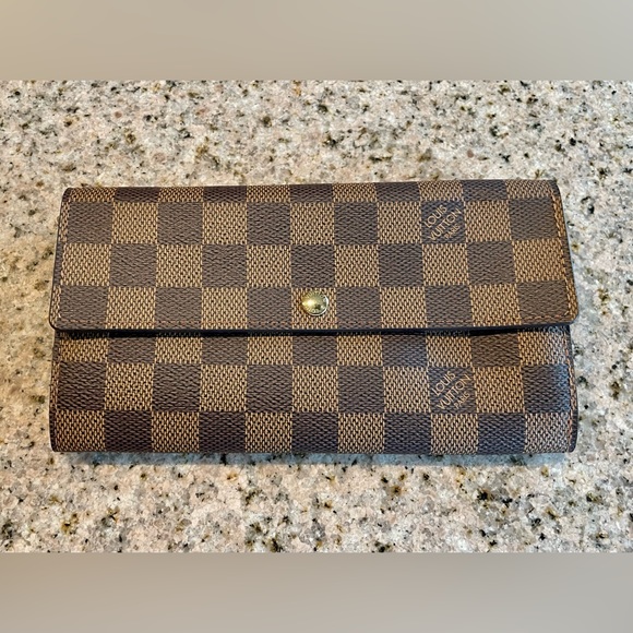 Louis Vuitton Handbags - NWT Louis Vuitton Sarah Wallet